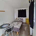 Petit Studio, Pour Personne Daire Étampes