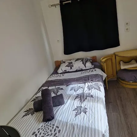 Petit Studio, Pour Personne Étampes