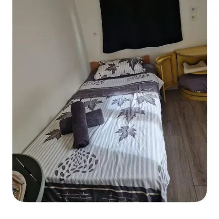 Petit Studio, Pour Personne Étampes