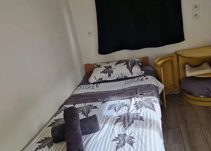 Petit Studio, Pour Personne Étampes