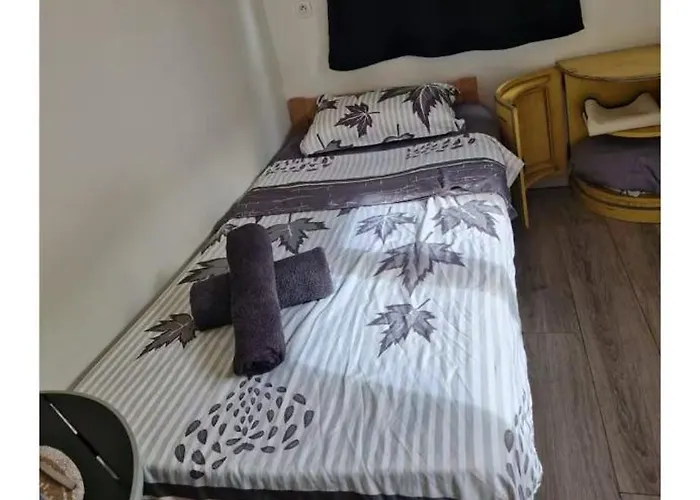 Petit Studio, Pour Personne Étampes
