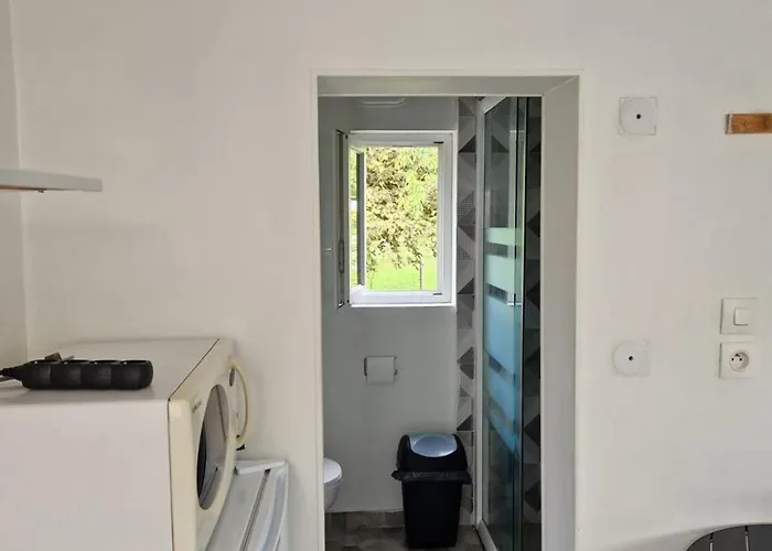 Petit Studio, Pour Personne